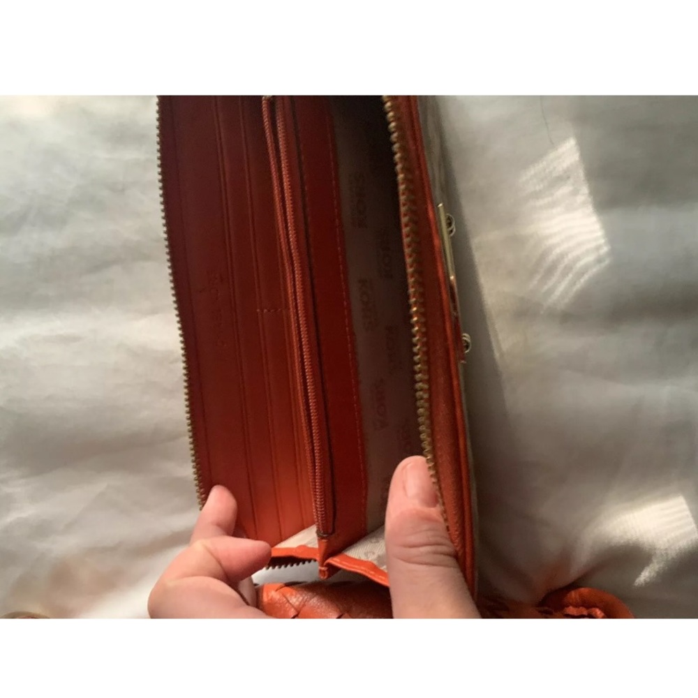 Michael Kors Woven Tote & Matching Wallet - Picture 8 of 12